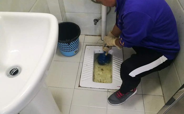 雷鸣镇疏通蹲坑