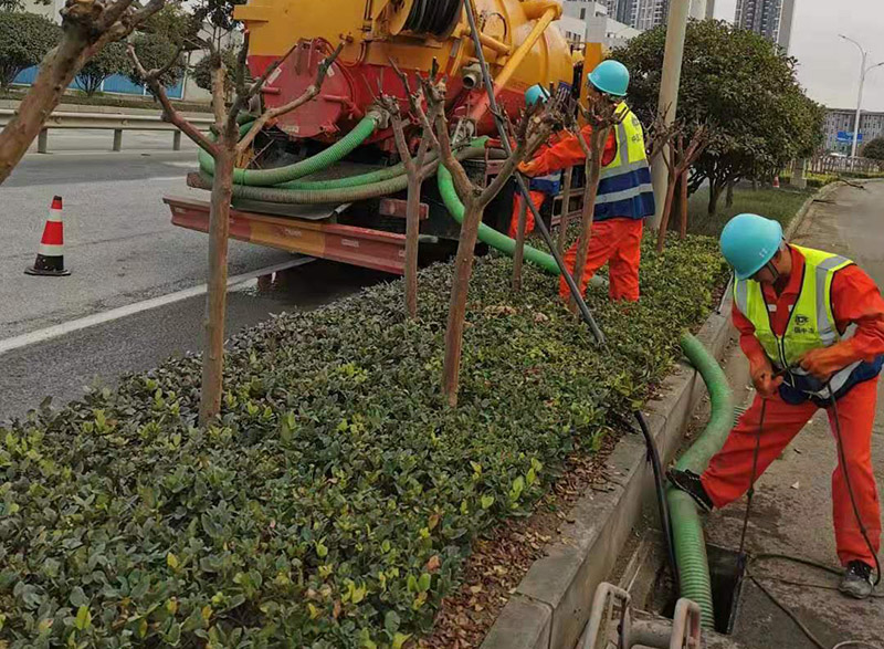 雷鸣镇市政管道清淤